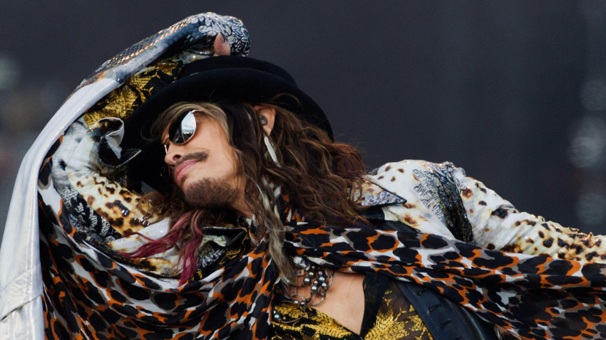 2HBHJWN Steven Tyler of Aerosmith performs on stage at the Calling Festival on Clapham Common in London.