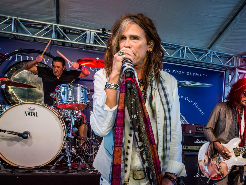 M87XR5 HOLLYWOOD, CA - March 10:  Steven Tyler and Joe Perry perform at John Varvatos 10th Annual Stuart House Benefit on March 10, 2013 in Hollywood, CA. Credit: Kabik/MediaPunch