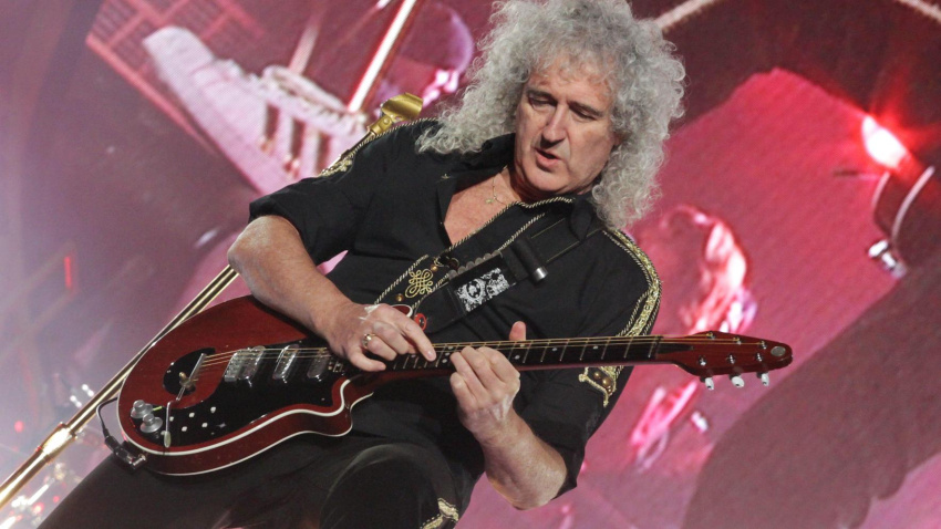 M2XBT9 Frankfurt, Germany. 7th Feb, 2015. Queen + Adam Lambert, collaboration between the active members of the British rock band Queen (Brian May and Roger Taylor) and American vocalist Adam Lambert. Concert at Festhalle Frankfurt, Germany. Here: Brian May. Credit: Christian Lademann