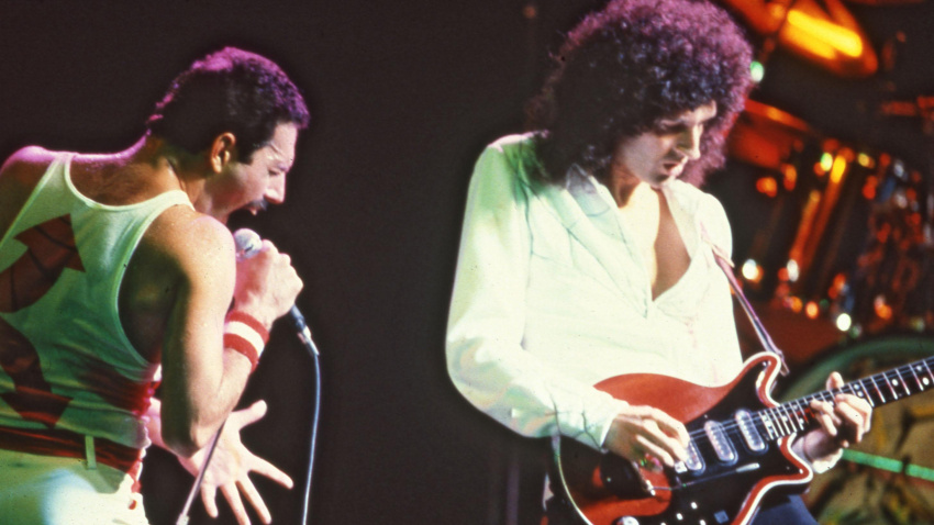 BA825T QUEEN with Freddie Mercury at left and Bran May