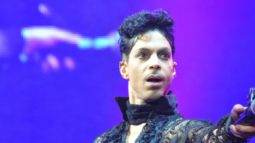 2YBPRH9 Prince live Italy 2010 Milan 20TEN Tour