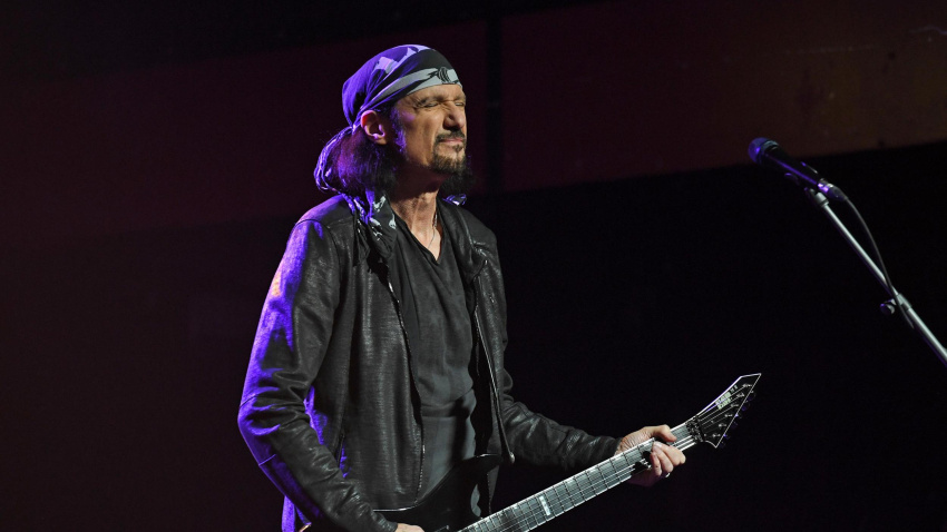 R01RXB Fort Lauderdale FL, USA. 30th Oct, 2018. The Bruce Kulick Band performs at Revolution Live on October 30, 2018 in Fort Lauderdale, Florida. Credit: Mpi04/Media Punch/Alamy Live News