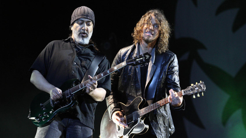 G5A87K Kim Thayil (left) and Chris Cornell of Soundgarden perform at the Hard Rock Calling music festival in Hyde Park, London.