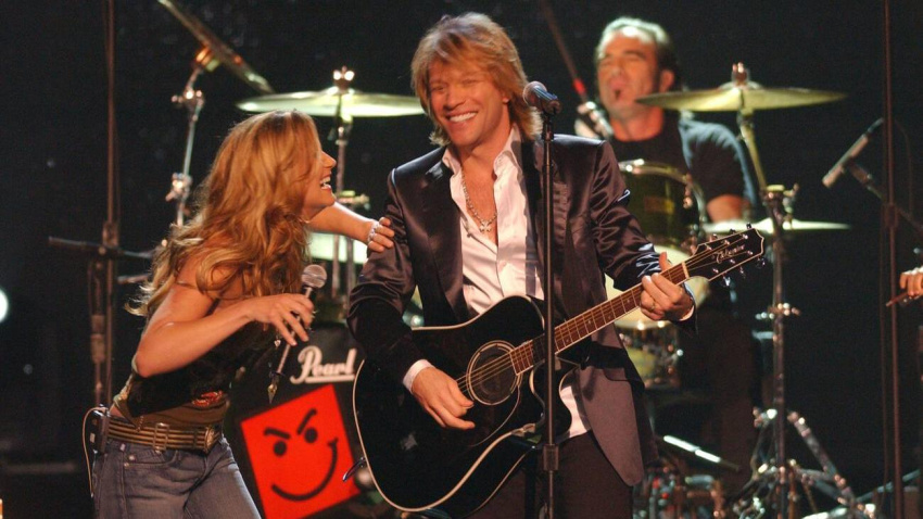 3DET010 3DET010 15 November 2005 - New York, New York - Jennifer Nettles of 'Sugarland' and Jon Bon Jovi. 39th Annual CMA Awards held at Madison Square Garden. Photo Credit: Laura Farr/AdMedia