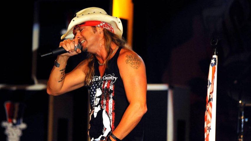 3EJNTTX CHICAGO, ILLINOIS - NOVEMBER 4 , 2010 : Bret Michaels performs at Joe's in Chicago , Illinois. November 4 , 2010 ©  Gene Ambo