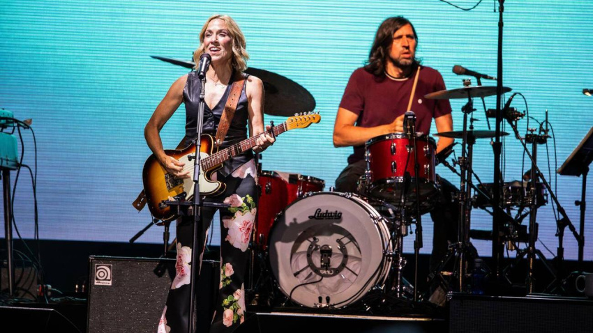 2XDWFNC Barcelona, Spain. 2024.06.24. Sheryl Crow perform on stage during Alma Festival at Poble Espanyol on Juny 24, 2024 in Barcelona, Spain.