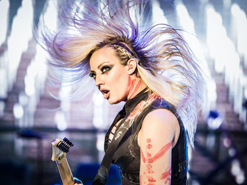 2JH815F Nita Strauss performing live in Sweden in 2022