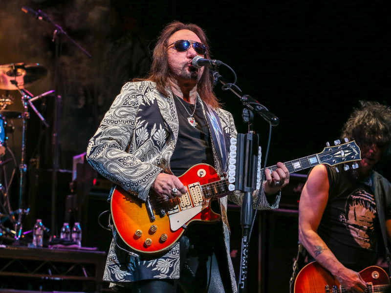 F3PW0P Ace Frehley performs live in concert