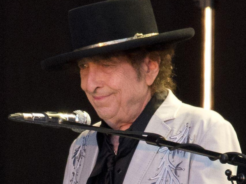 Bob Dylan deja de piedra a sus fans compartiendo una actuación de este artista: “Se pensaría que era Timothée Chalamet”