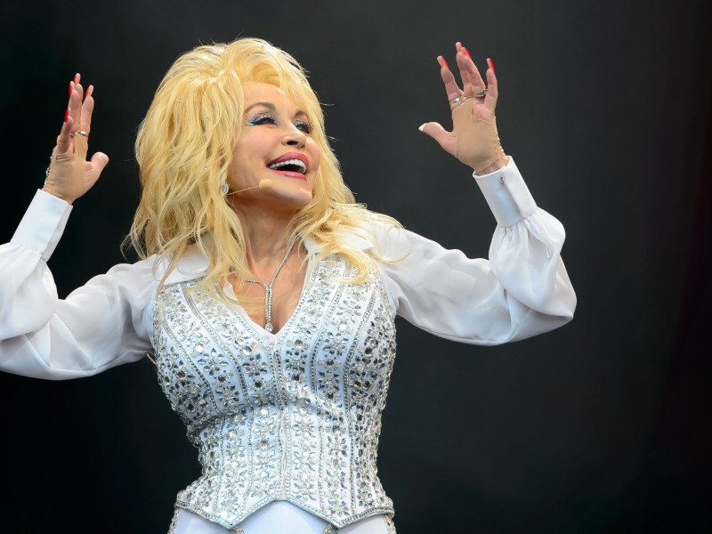 E3YC96 Dolly Parton performs at Glastonbury music festival, England, Sunday, June 29, 2014.