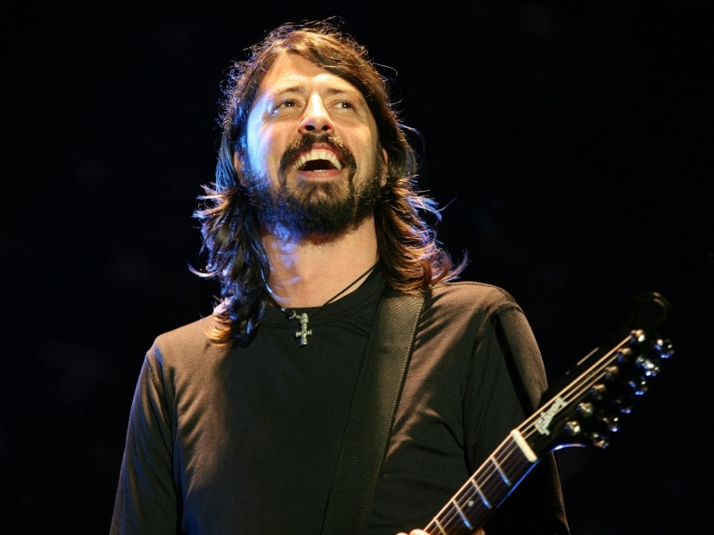 KBGR7J Dave Grohl, performing live with the Foo Fighters, V2007, Hylands Park, Chelmsford, 18th August 2007