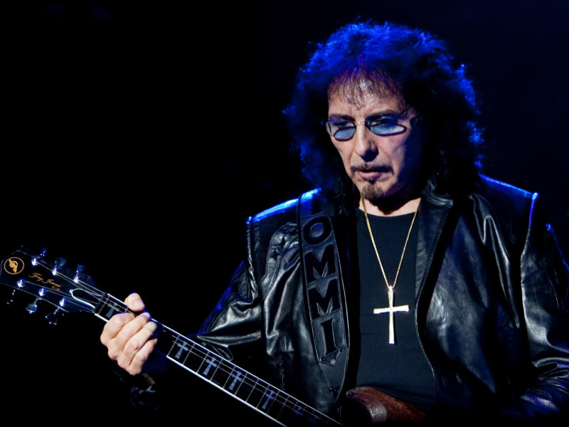 DKHFEG Heaven and Hell guitarist Tony Iommi in tuned with the music. The concert was held at the Journal Pavilion in Albuquerque, NM. (Credit Image: © Long Nuygen/Southcreek Global/ZUMApress.com)