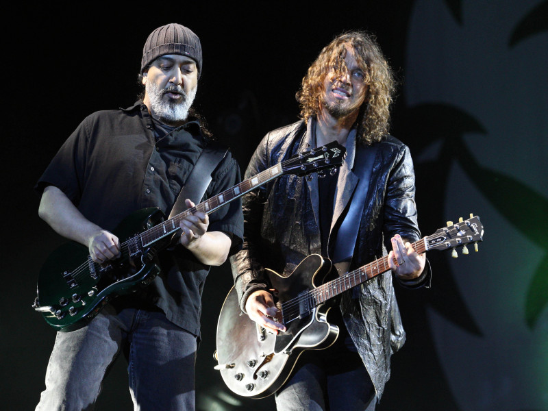 G5A87K Kim Thayil (left) and Chris Cornell of Soundgarden perform at the Hard Rock Calling music festival in Hyde Park, London.