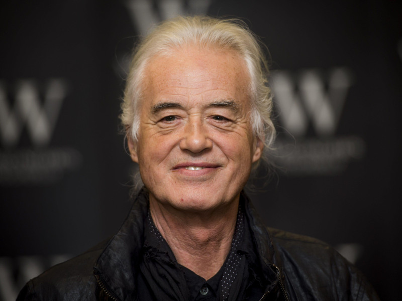 2D71BRR Jimmy Page signs copies of his new book, 'Jimmy Page', at Waterstones in Piccadilly.