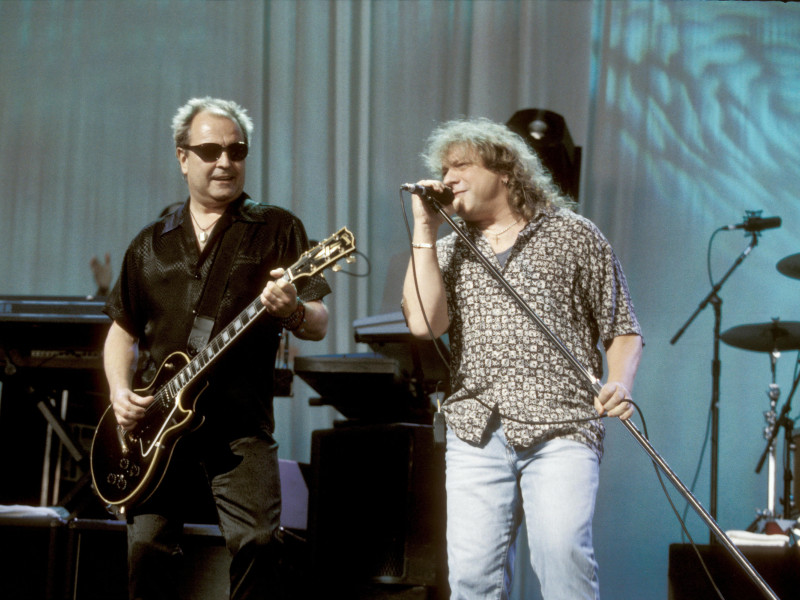 RN0RMD Foreigner guitarist Mick Jones and singer Lou Gramm are shown performing together on stage at the Atlantic Records Anniversary concert held at Madison Square Garden.