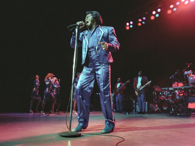E98W8T James Brown in concert at Glasgow (armadillo), in Glasgow, Scotland, 1998.