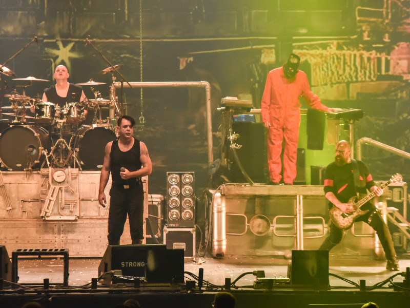 KTFMAX Deutschland, Bamberg, Brose Arena, 23.12.2017, Konzert - Stahlzeit : Europas gr?sste Rammstein-Tribute-Show - Image (L-R): Thomas Buchberger (Drums), Heli Rei§enweber (Lead Vocals), Thilo Weber (Keyboard), Matthias Sitzmann (2nd Gitarre).© Ryan Evans /Alamy Live News