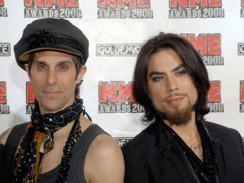 2JKT8MH The singer Perry Farrell and guitarist Dave Navarro of Jane's Addiction at the US NME Music Awards at the El Rey Theatre in Los Angeles, California