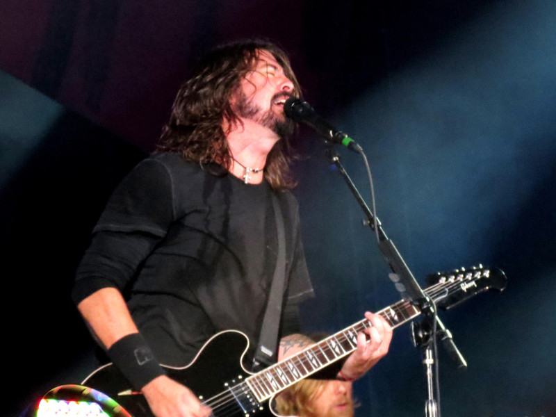 KGDFD7 NEW YORK, NY - SEPTEMBER 29; Dave Grohl of The Foo Fighters performing at the Global Citizen Festival at Central Park in New York Ciity on September 29, 2012. © Jen Maler/MediaPUnch Inc.