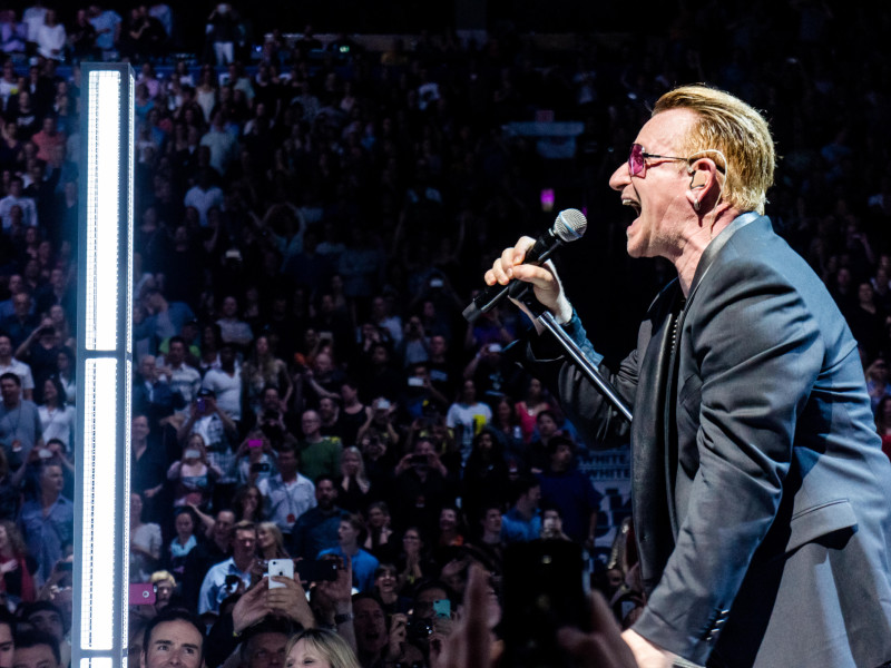 FD5Y8B Bono of U2 at Rogers Arena in Vancouver, British Columbia, Canada on May 14th 2015
