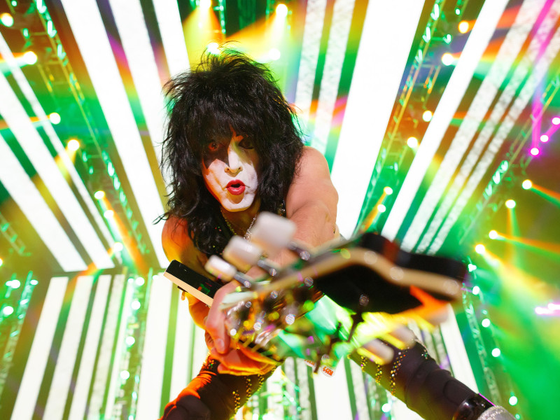 ERYEK9 Paul Stanley