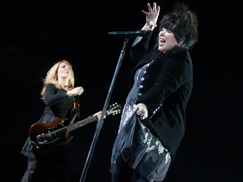 D4YM84 London Ontario, Canada - March 20, 2013. The Wilson sisters, Ann and Nancy of the rock band Heart perform at the Budweiser Gardens in front of over 2000 fans. Credit: Mark Spowart /Alamy Live News