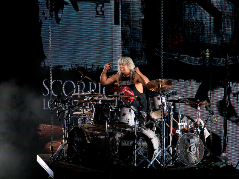 MB8E0C Mikkey Dee on Stage. Performing on MEO Mares Vivas | Portugal