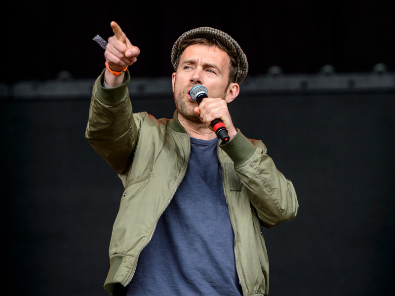 G8A9DK Damon Albarn at the Glastonbury music festival