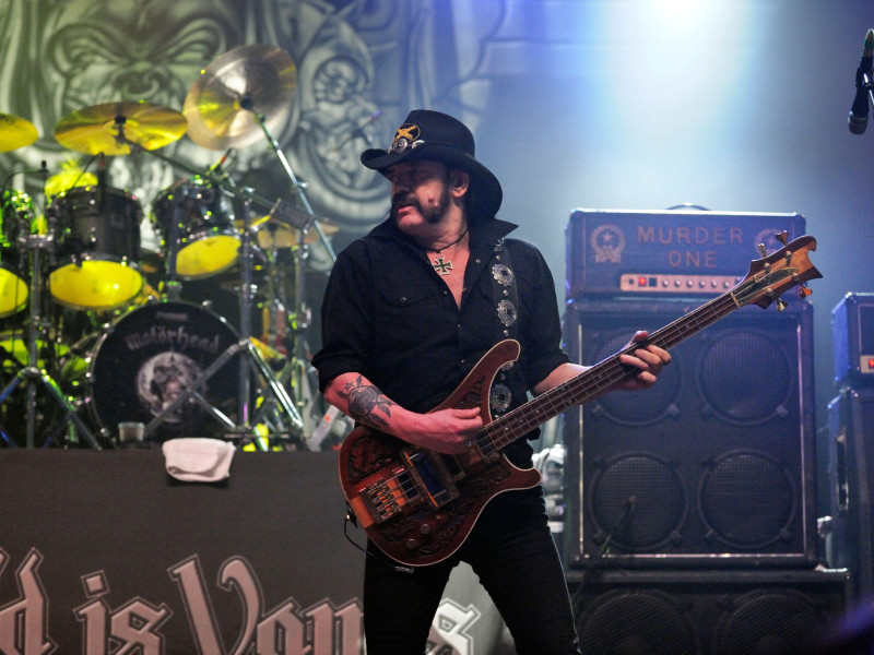 2YRP1R7 Lemmy with his band Motorhead, in concert at Wolverhampton Civic Hall, 24 November 2010.
