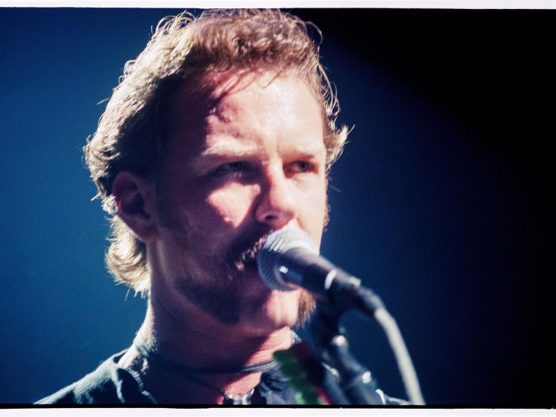 2Y5W9EA METALLICA, CONCERT, 1996: James Hetfield of Metallica at Cardiff International Arena touring with their 'Load' album at Cardiff International Arena in Cardiff, Walee, UK on 14 October 1996. Photo: Rob Watkins.   INFO: Metallica is an iconic American heavy metal band formed in 1981, known for pioneering thrash metal. Their aggressive sound, intricate guitar work, and powerful lyrics have made them one of the most influential rock bands, with landmark albums like Master of Puppets and The Black Album.