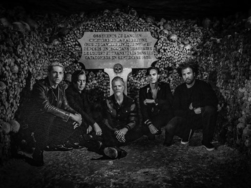 Queens of the Stone Age anuncia una “gira de catacumbas”