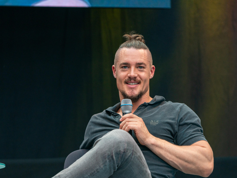 Alexander Dreymon ('El último reino') interpretará al guitarrista Rudolf Schenker