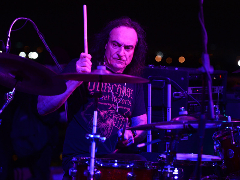 2HEDPPM Hollywood FL, USA. 09th Jan, 2022. Vinny Appice of Black Sabbath performs during the Rock 'N' Roll Fantasy Camp band jam held held at the Seminole Hard Rock Hotel & Casino on January 9, 2022 in Hollywood, Florida. Credit: Mpi04/Media Punch/Alamy Live News