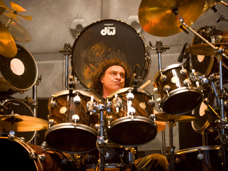 3AEXKHH Aug 31, 2008 - Mountain View, California, USA - Drummer VINNY APPICE of 'Heaven and Hell' performing live at the Shoreline Amphitheater during Metal Masters Tour 2008. Heaven and Hell features the 80's Black Sabbath line-up, Ronnie James Dio, Geezer Butler and Vinny Appice (Credit Image: Jerome Brunet/ZUMAPRESS.com)