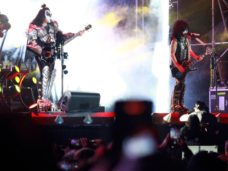 2M0CC2B TOLUCA, MEXICO - DECEMBER 4: Tommy Thayer, Gene Simmons, Paul Stanley integrants of the Kiss American rock band   perform on stage during  the third day of the Hell and Heaven Metal Fest at Foro Pegaso. On December 04, 2022 in Toluca, Mexico.