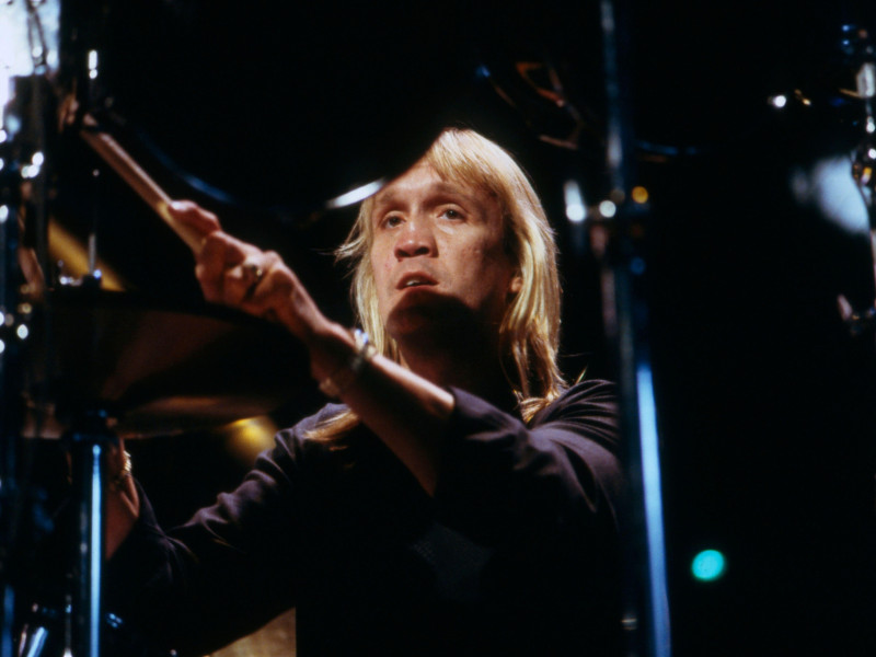 2GMNRPP Nicko McBrain, englischer Musiker, Schlagzeuger der Hard Rock, Heavy Metal Band Iron Maiden, spielt in der ARD Musiksendung: Super Drumming, 1989. Nicko McBrain, English musician, drummer of the Hard Rock and Heavy Metal band Iron Maiden, plays in the ARD music programme: Super Drumming, 1989.