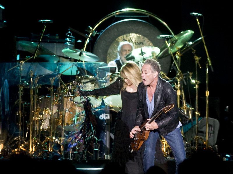 2D73P1H Lindsey Buckingham and Stevie Nicks of Fleetwood Mac perform live at Wembley Arena London
