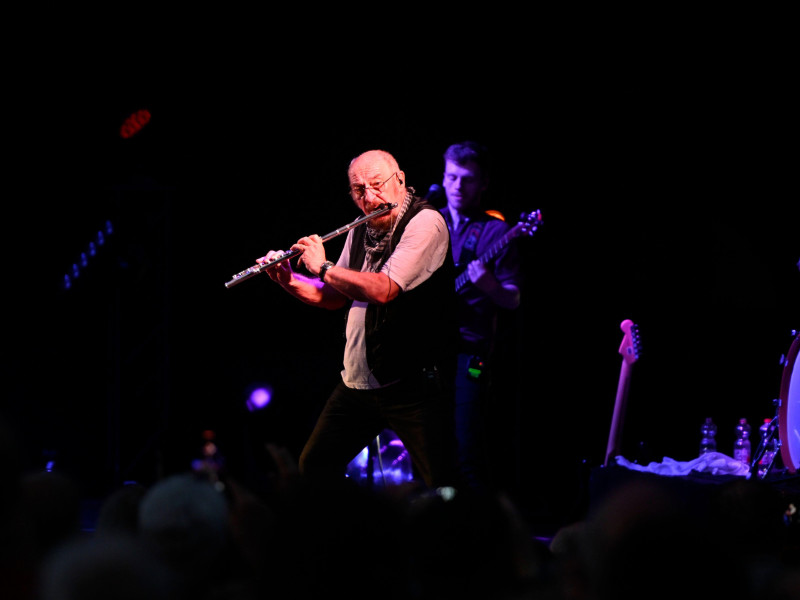 2RD0NG0 Ian Anderson und mit seiner Band Jethro Tull live Open Air im Hof der Landskron Brauerei. Gorlitz,16.07.2023