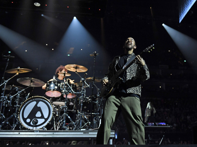 2Y6C0GG London, UK. 24th Sep, 2024. LONDON, ENGLAND - SEPTEMBER 24: Colin Brittain and Mike Shinoda of ?Linkin Park' performing at O2 Arena, Greenwich on September 24, 2024 in London, England.CAP/MAR © MAR/Capital Pictures Credit: Capital Pictures/Alamy Live News