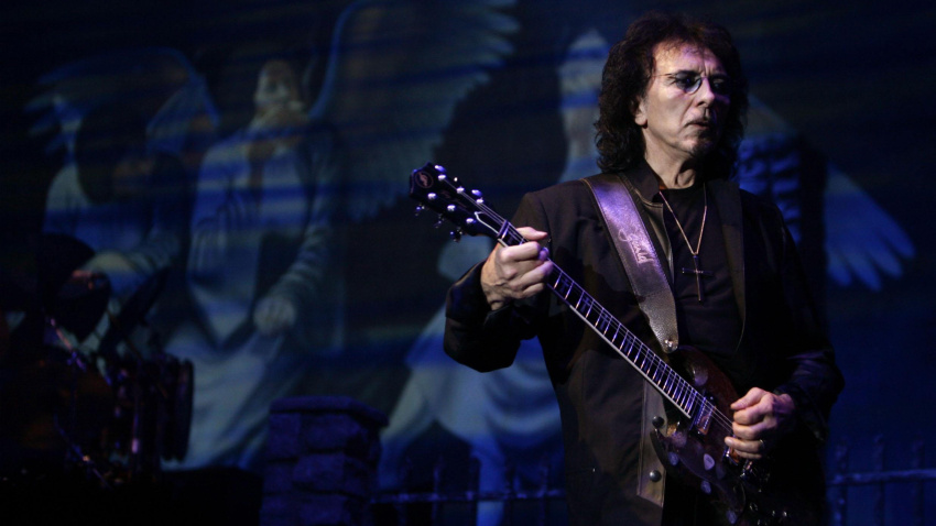 GAEE8E Tony Iommi of Heaven and Hell performing live at Wembley Arena, north London.