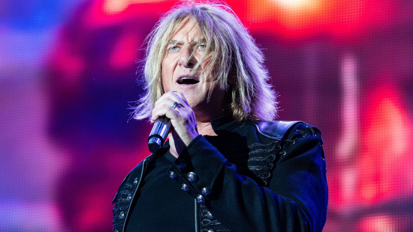 2XN11J0 Joe Elliott of Def Leppard performing live