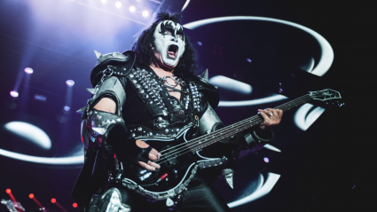 2J2K9KM ITALY, BOLOGNA, UNIPOL ARENA 2017: Gene Simmons, bassist and singer of the American rock band ?KISS?, performing live on stage for the ?World Tour? European leg