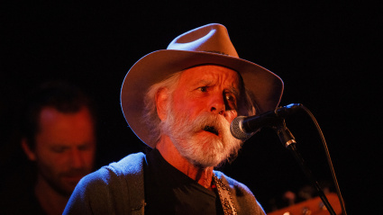 RPPR1P West Hollywood, CA, USA. 9th Feb, 2019. Margo Price and Bob Weir performs during a salute to John Prine at The Troubadour on Saturday, February 9, 2019 in West Hollywood, Calif. Prine was honored during the annual pre-Grammy Awards gathering of the Americana Music Association. © 2019 Patrick T. Fallon Credit: Patrick Fallon/ZUMA Wire/Alamy Live News