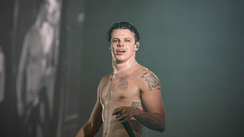 3DKN086 Yungblud delivers a live performance on stage in Madrid, Spain.