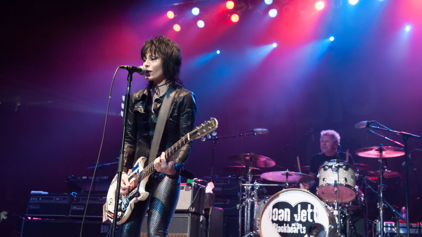 DKNK76 Joan Jett and the Black Hearts perform with Alt-J, Capital Cities, Ms Mr and more at Electric Christmas in Sacramento