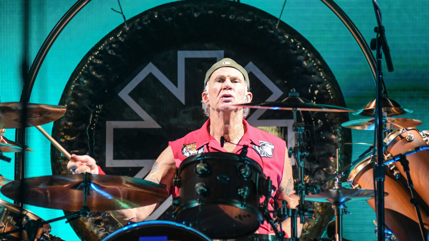 2TCEM5X Chad Smith (drums). Red Hot Chili Peppers. Live in Buenos Aires, Argentina