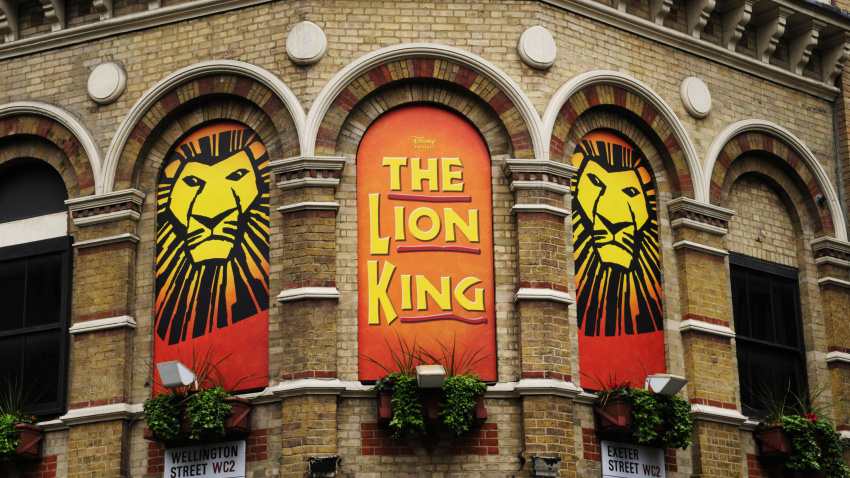 BM0JFC The Lion King Billboards at the Lyceum Theatre, Covent Garden, London, England, UK