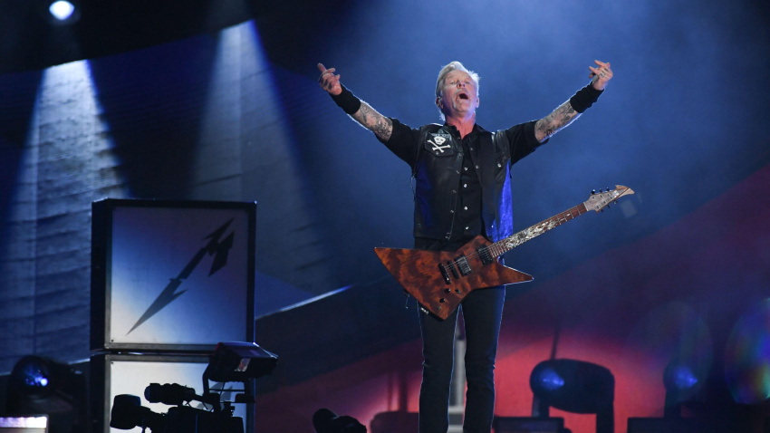 2K3MGJ0 James Hetfield of Metallica performs during the Global Citizen Festival at Central Park in New York on September 24, 2022.