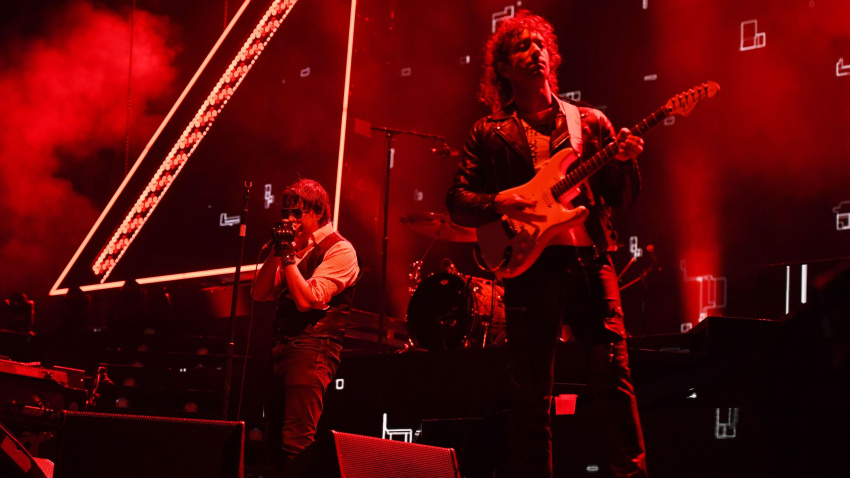 3BPGTP0 LONDON, ENGLAND - AUGUST 25: Julian Casablancas and Albert Hammond Jr. of ?The Strokes? performing at ALL POINTS EAST, Victoria Park on August 25, 2023 in London, England.CAP/MAR©MAR/Capital Pictures