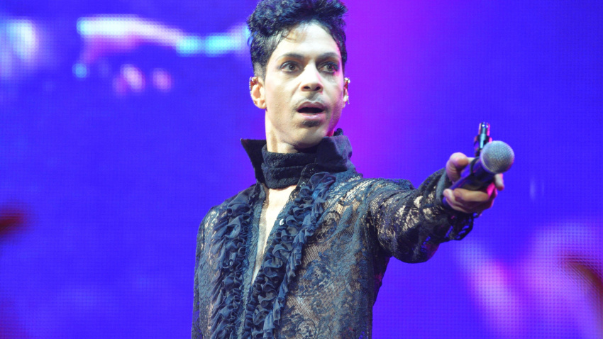 2YBPRH9 Prince live Italy 2010 Milan    20TEN Tour
